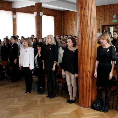Szkoła do hymnu 